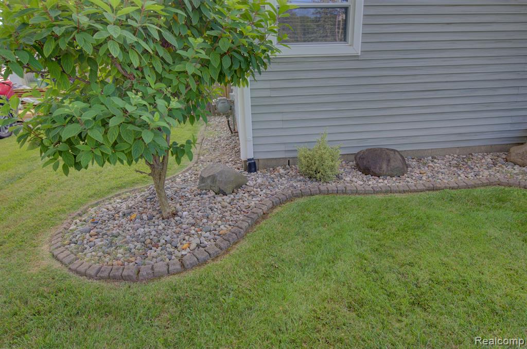 212 South Elms Road Flushing, MI 48433 - Photo 23 of 41