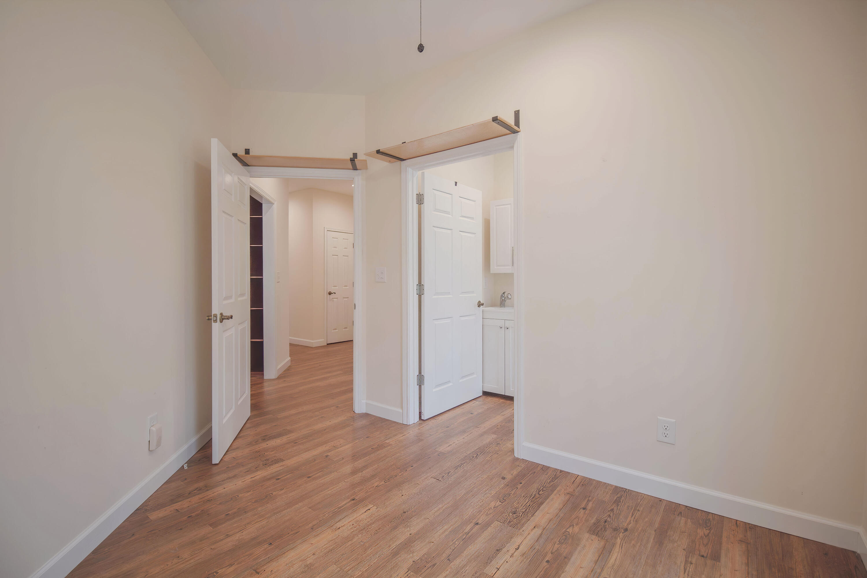 734 East Butternut Road Summerville, SC 29483 - Photo 14 of 71 BEDROOM BY LAUNDRY ROOM(1)