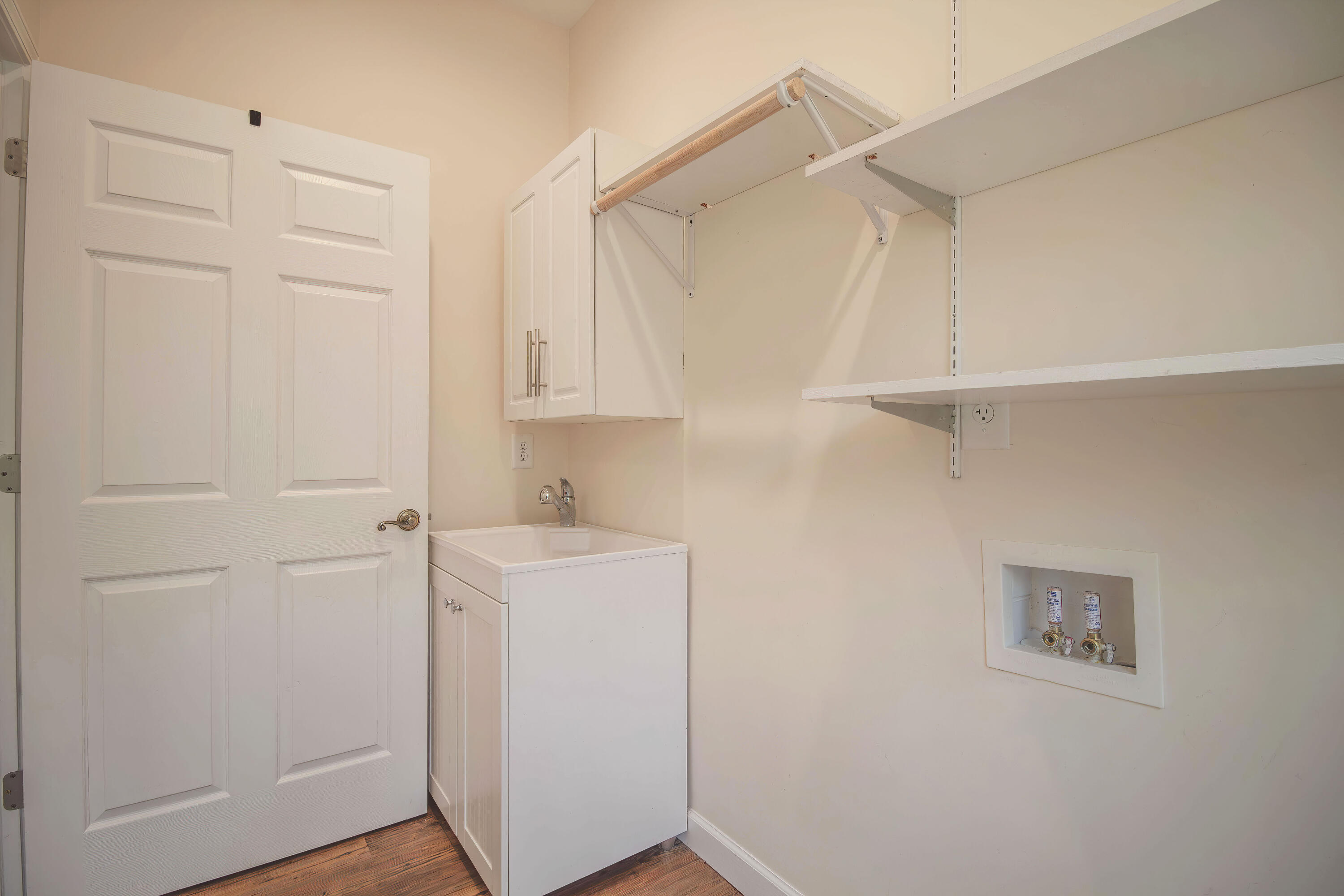 734 East Butternut Road Summerville, SC 29483 - Photo 17 of 71 LAUNDRY ROOM(1)