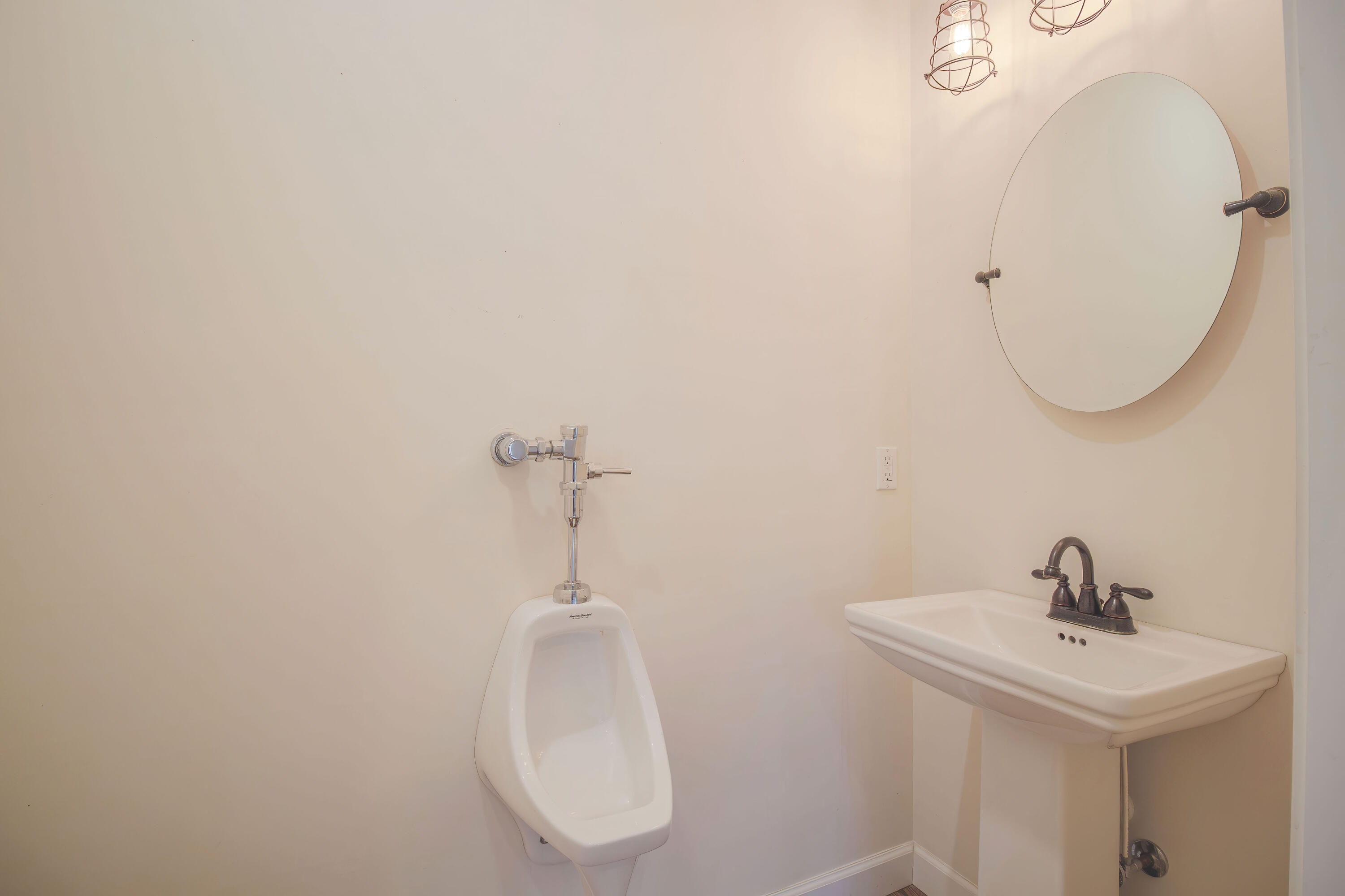 734 East Butternut Road Summerville, SC 29483 - Photo 18 of 71 ENTRANCE BATHROOM