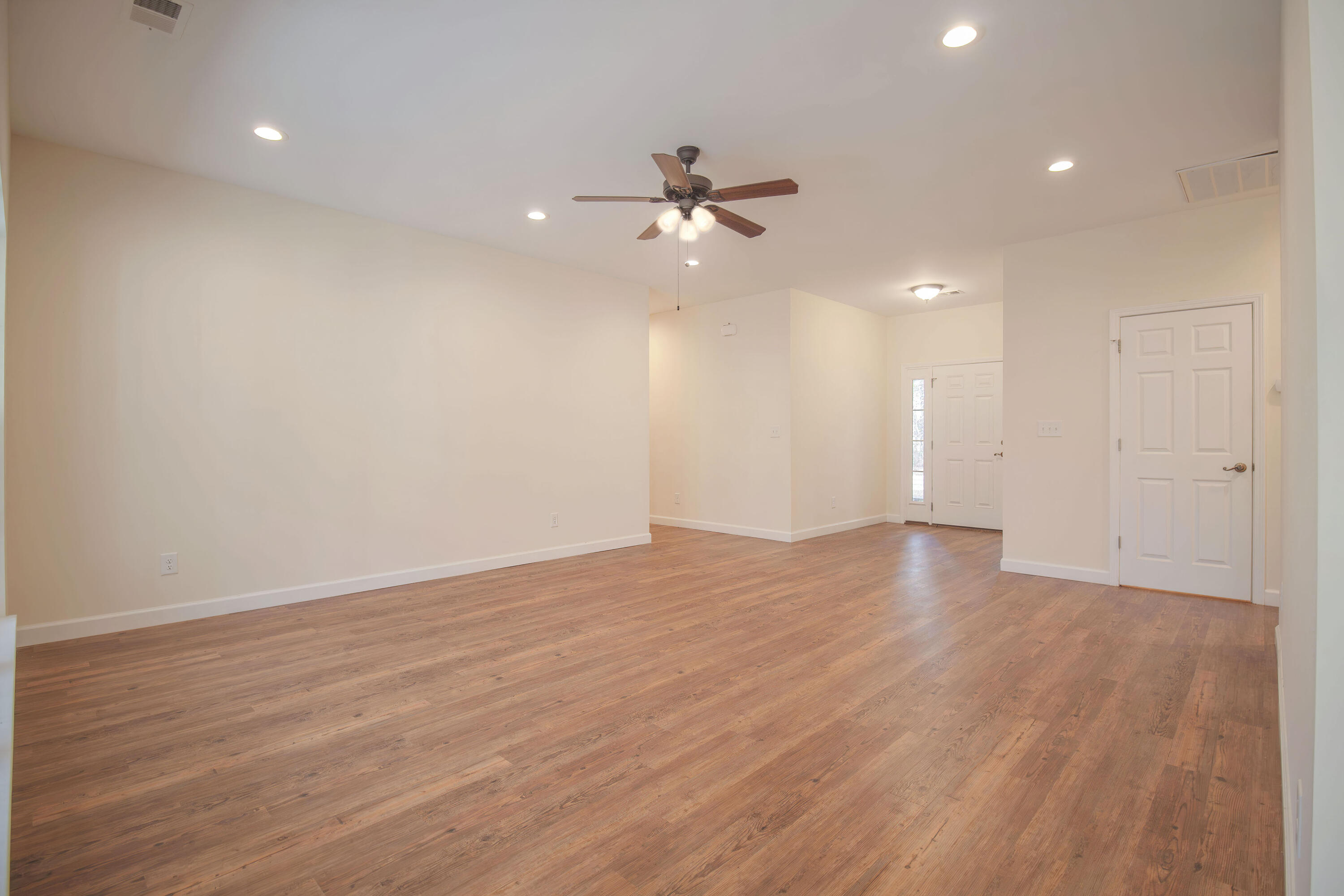 734 East Butternut Road Summerville, SC 29483 - Photo 4 of 71 LIVINGROOM(1)