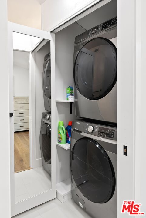 4118 Oak Hollow Road Calabasas, CA 91302 - Photo 47 of 55 a utility room with a washer and dryer