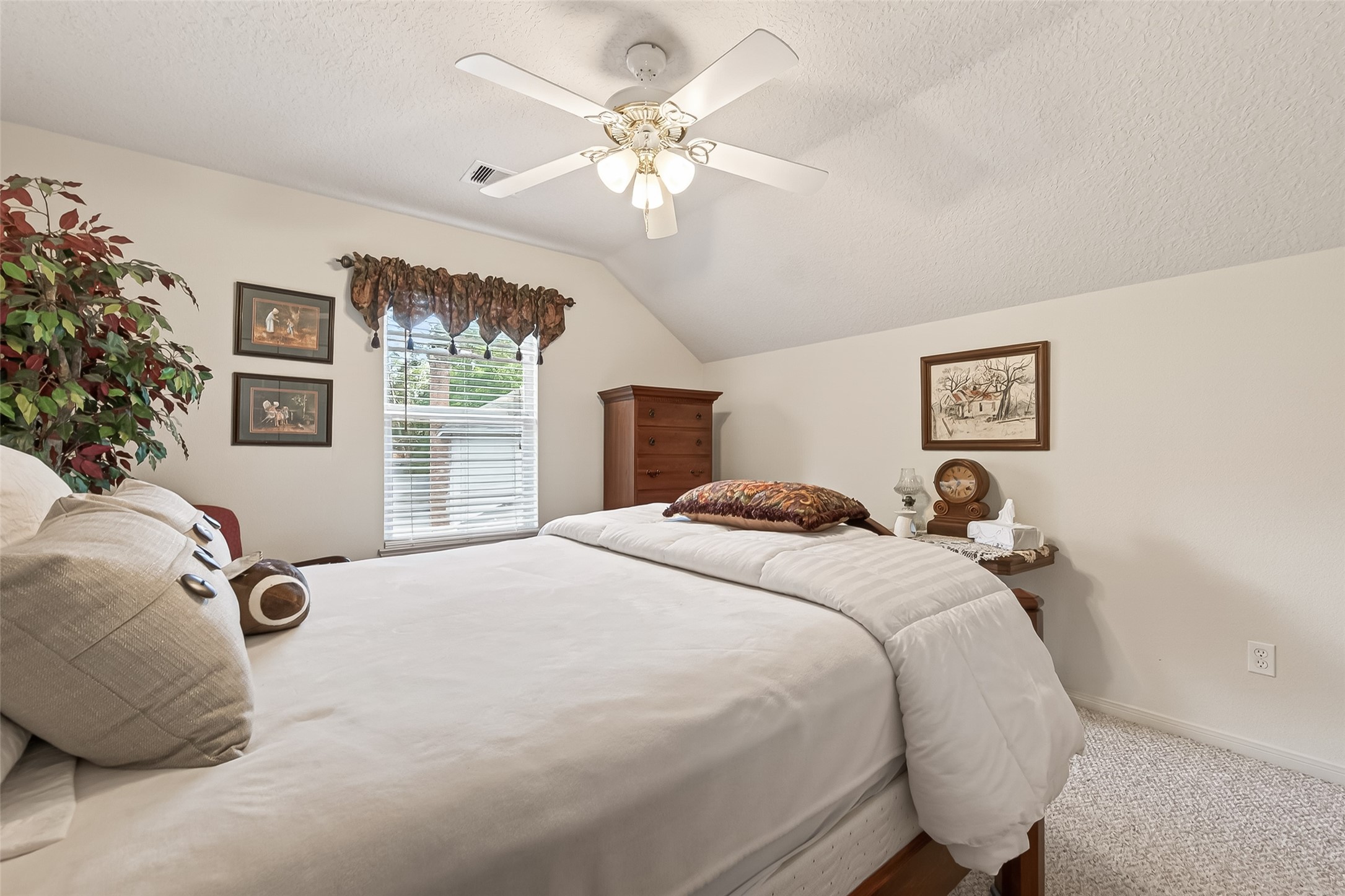 522 Beauregard Drive Conroe, TX 77302 - Photo 31 of 50 a bedroom with a bed and a chandelier