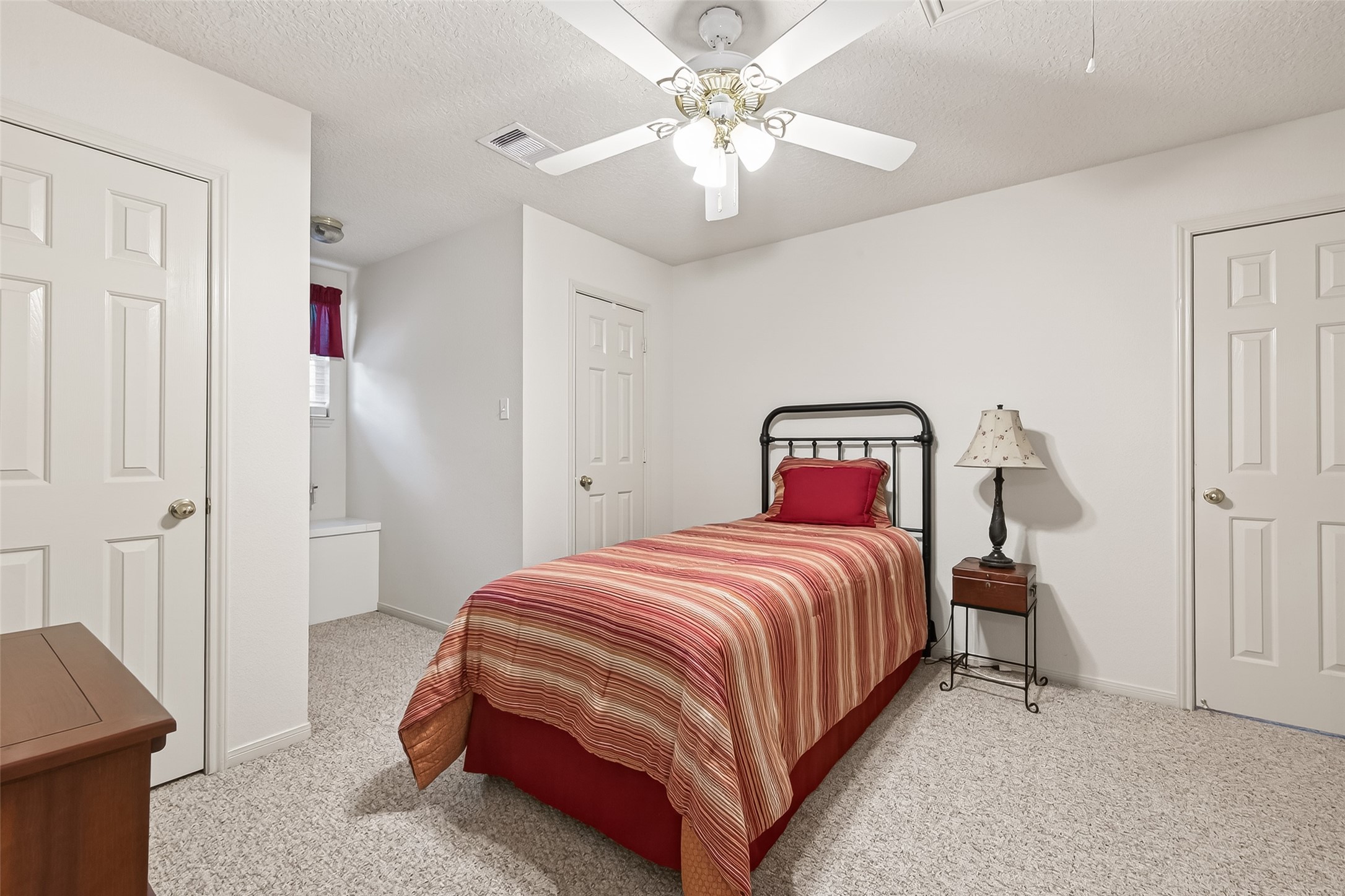 522 Beauregard Drive Conroe, TX 77302 - Photo 38 of 50 a bedroom with a bed and a chandelier