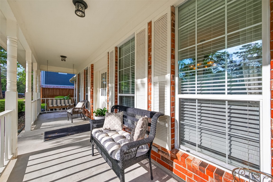 522 Beauregard Drive Conroe, TX 77302 - Photo 7 of 50 a outdoor living space with patio furniture and a potted plant