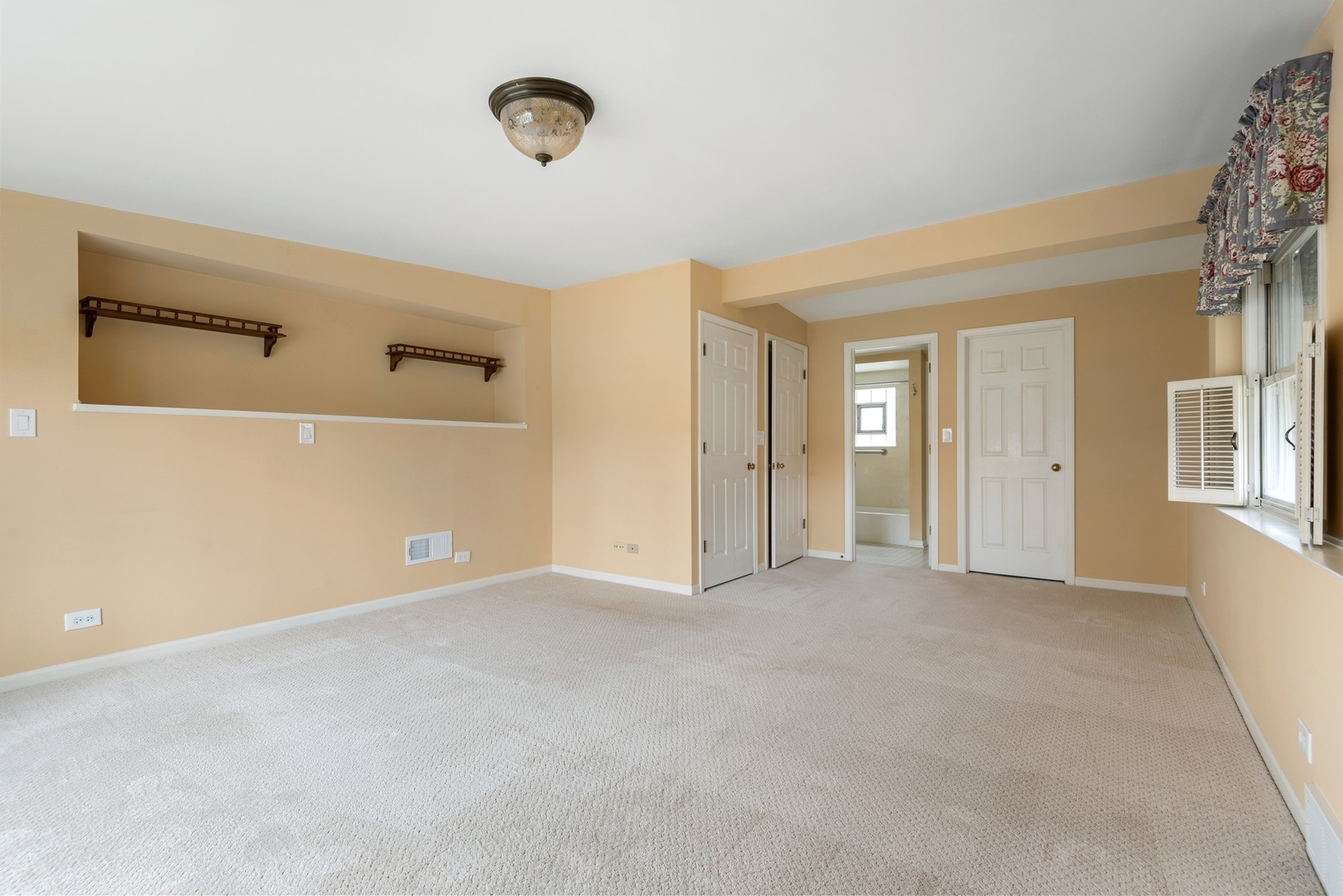 41 Hackberry Lane Glenview, IL 60025 - Photo 14 of 21 a view of an empty room