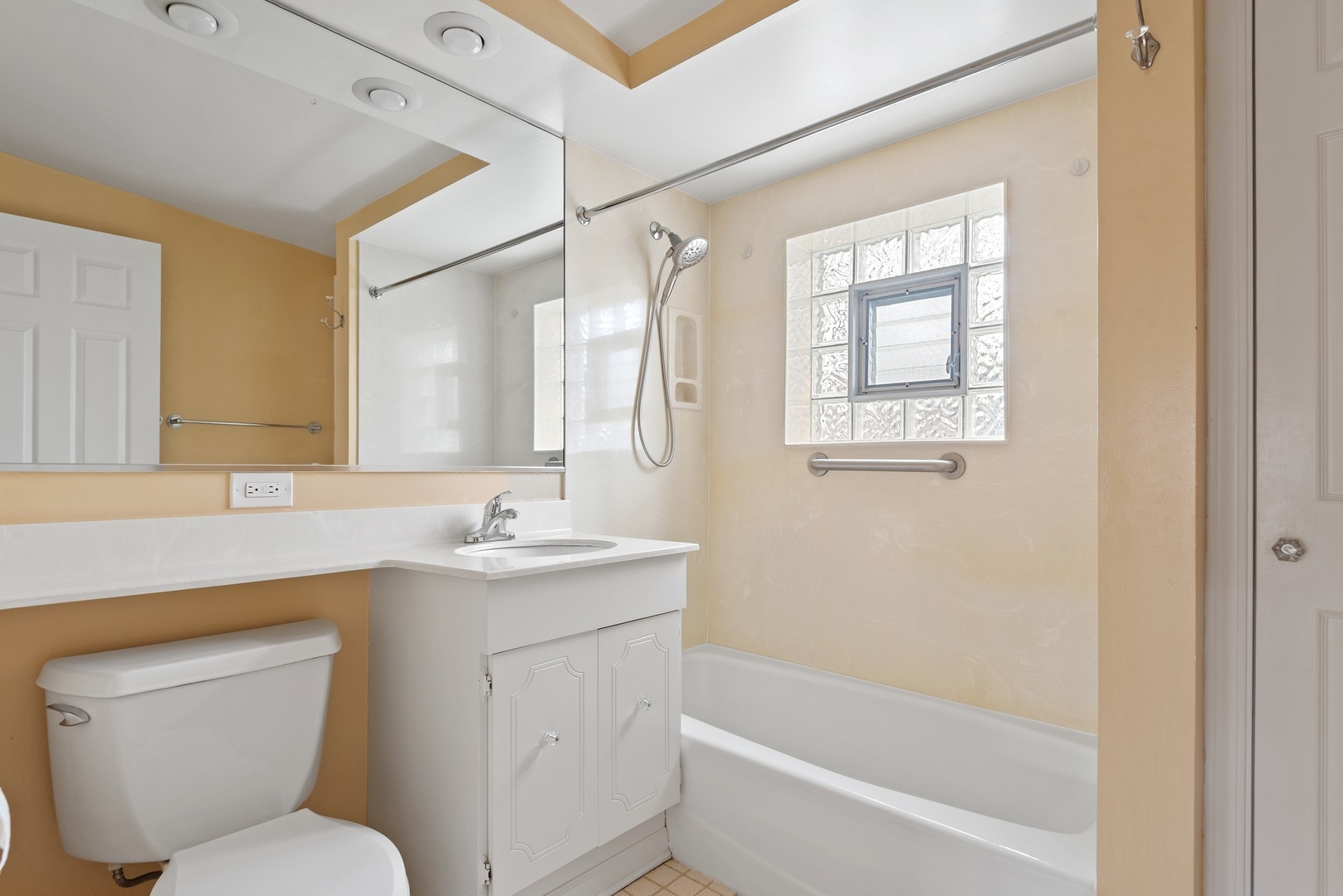 41 Hackberry Lane Glenview, IL 60025 - Photo 15 of 21 a bathroom with a toilet sink and mirror