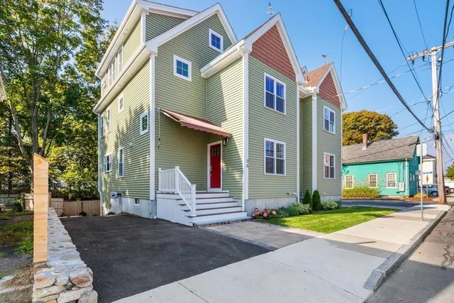 a view of a house with a yard