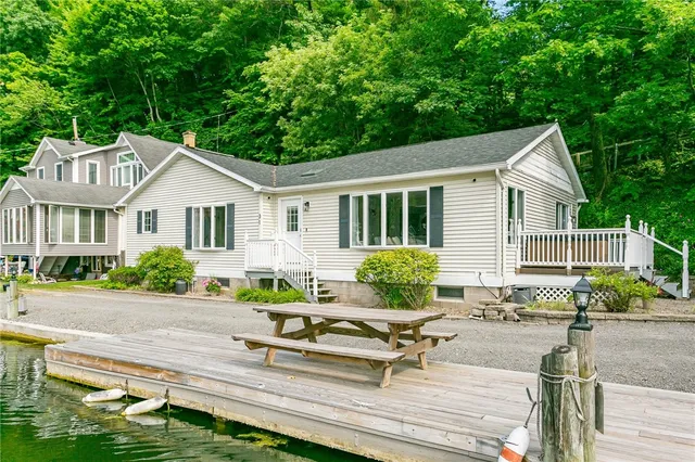 $3,950 | 31 Schnackel Drive, Irondequoit, NY 14622