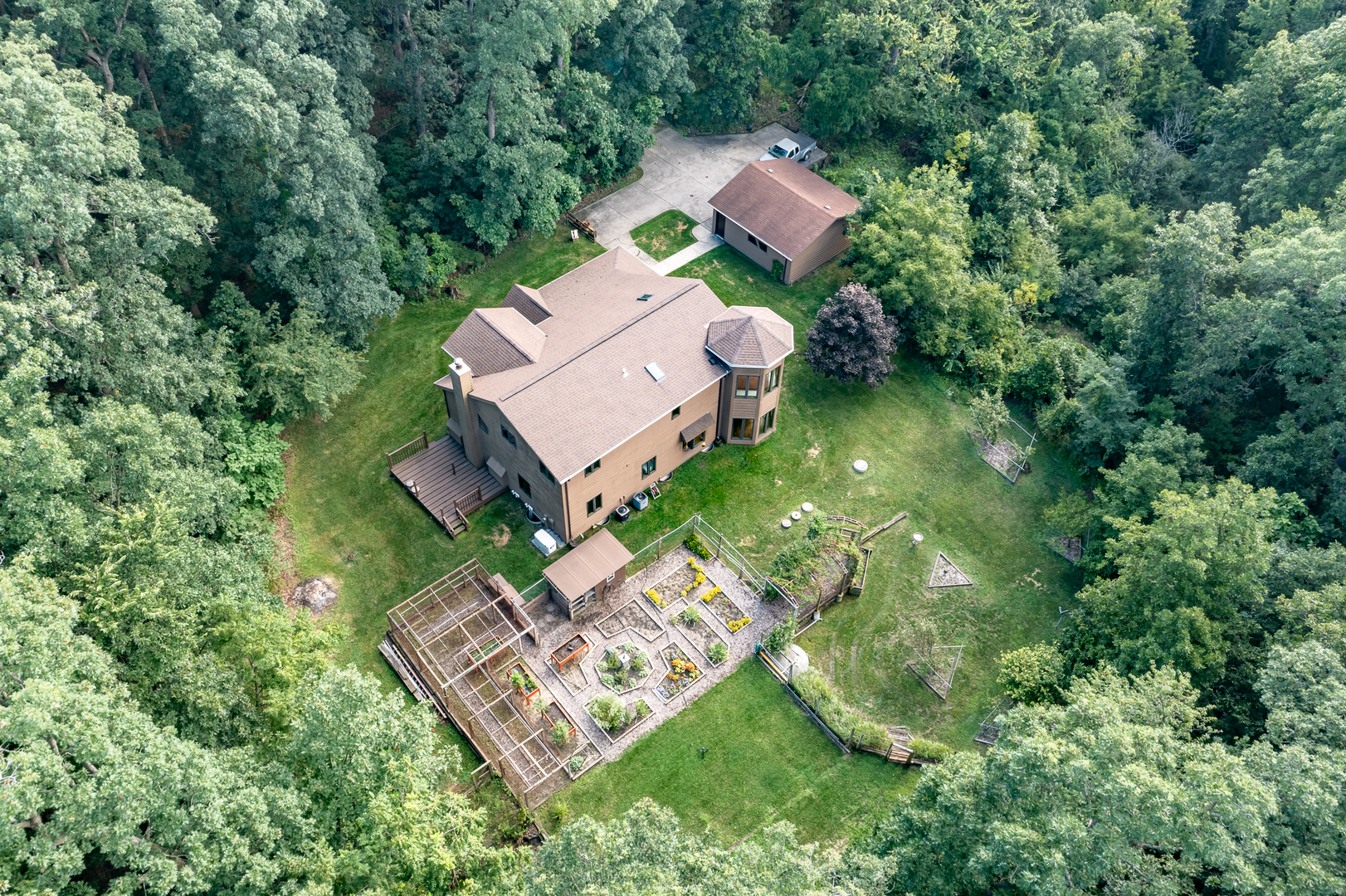 3530 East Challas Entrance Crete, IL 60417 - Photo 51 of 60 an aerial view of a house with a garden