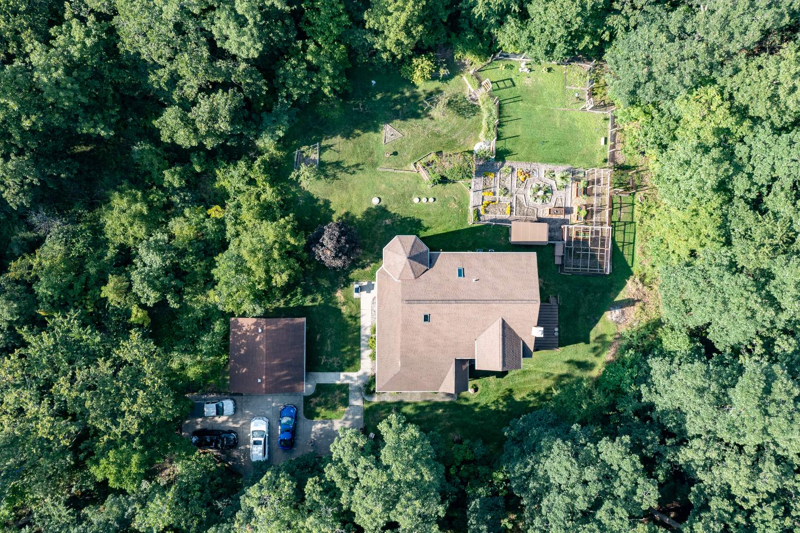 3530 East Challas Entrance Crete, IL 60417 - Photo 52 of 60 an aerial view of a house with a yard