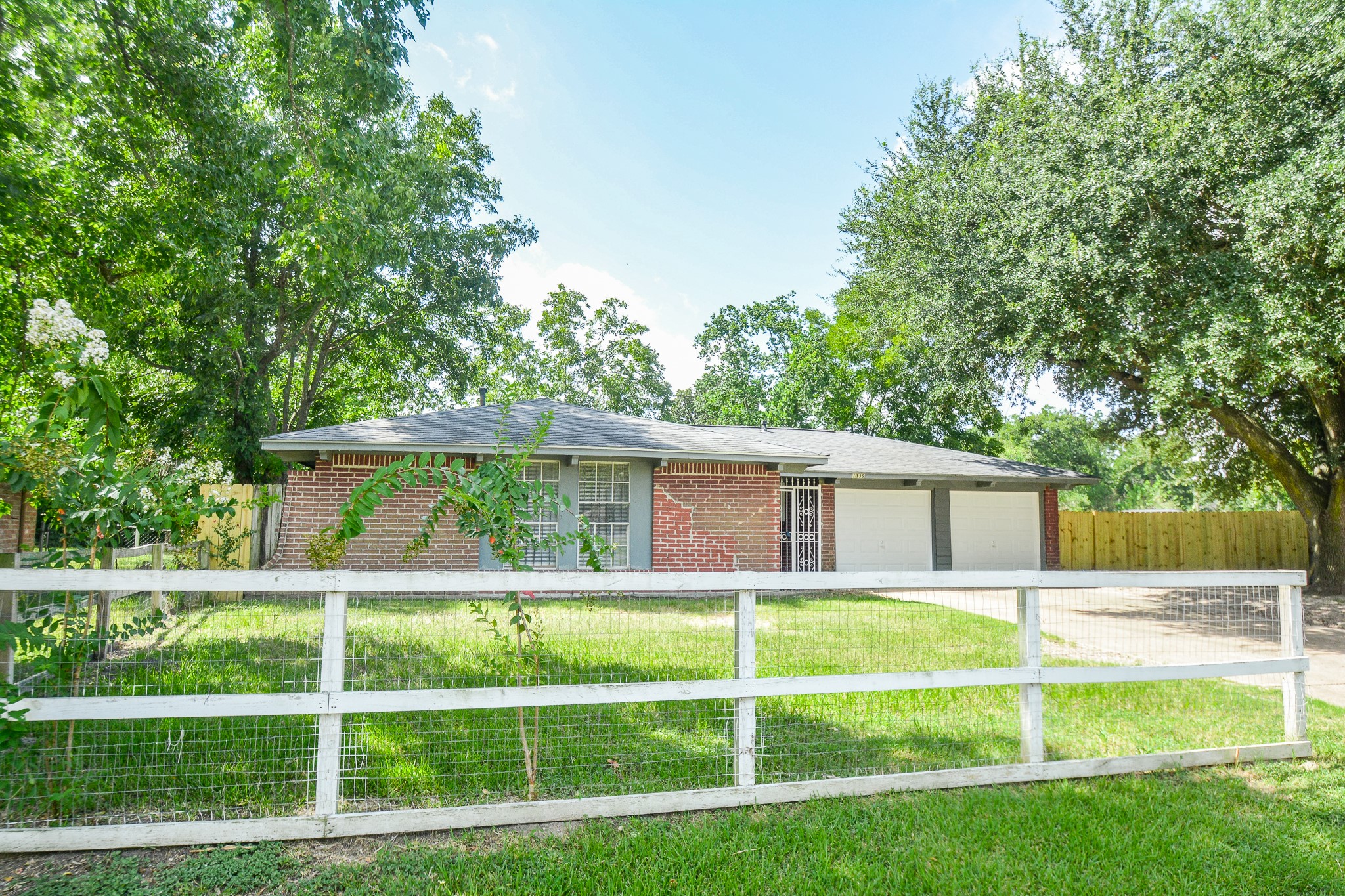 1339 Tarberry Road Houston, TX 77088 - Photo 3 of 18 Inviting home with a private fenced yard.