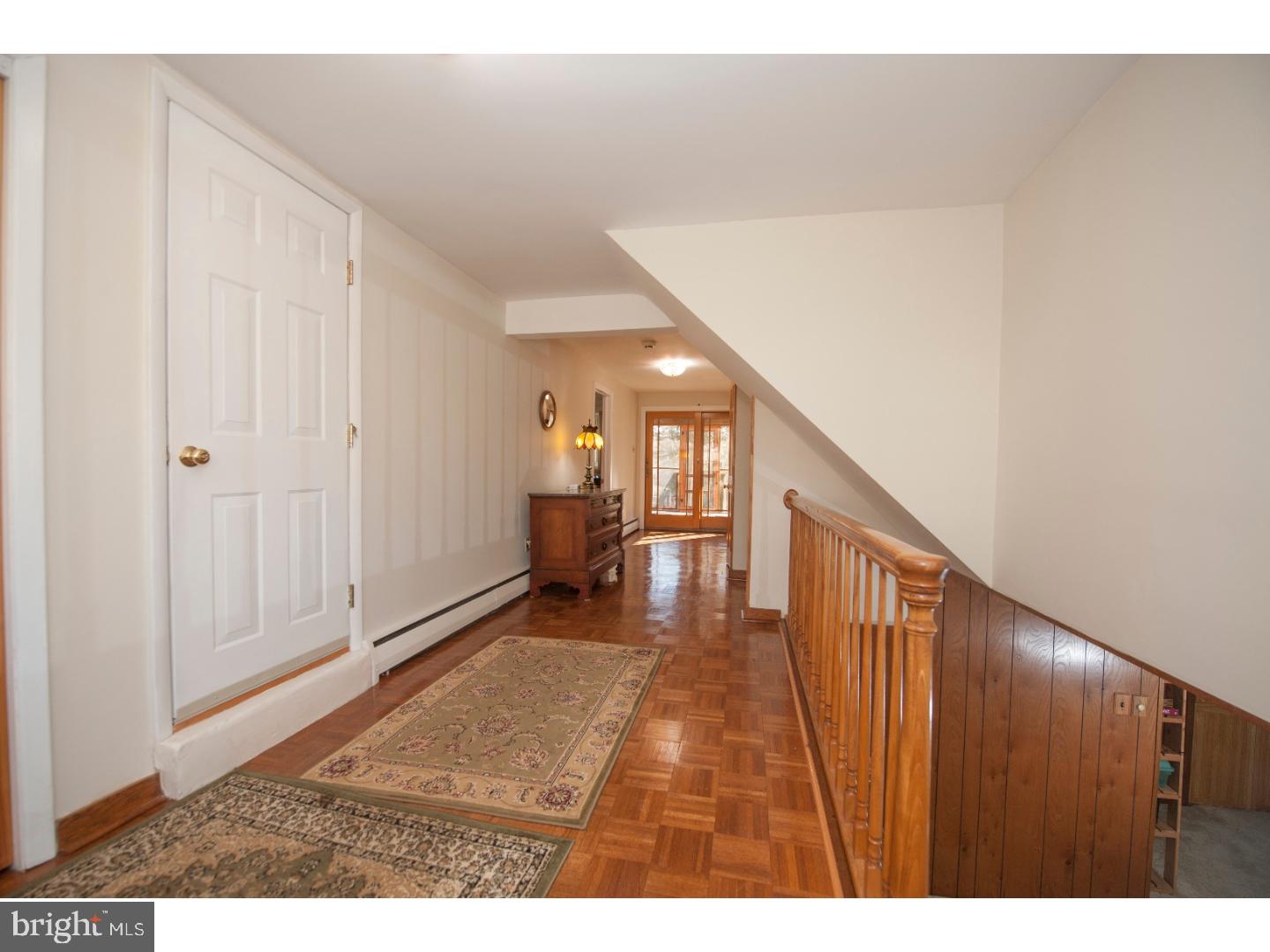 180 Mansion Road Newtown Square, PA 19073 - Photo 3 of 25 Foyer