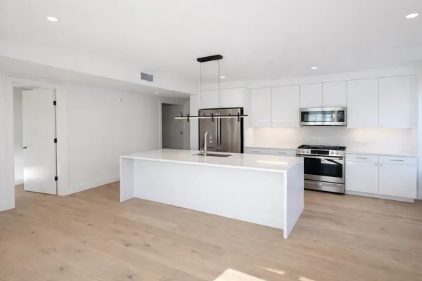 $4,900 | 65 L Street, Unit 303, Boston, MA 02127