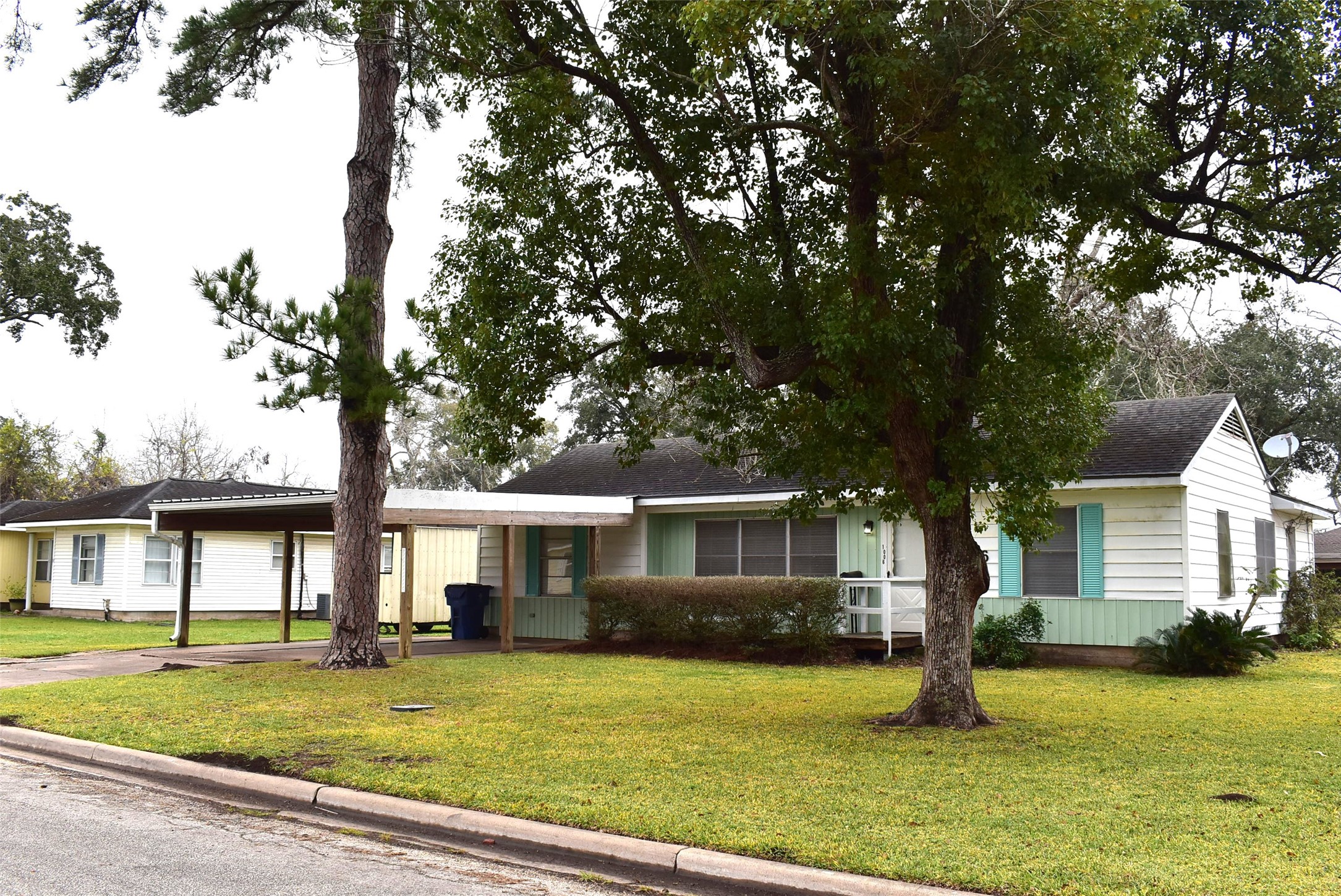 1006 Mac Drive Sweeny, TX 77480 - Photo 2 of 43 front view of a house with a yard