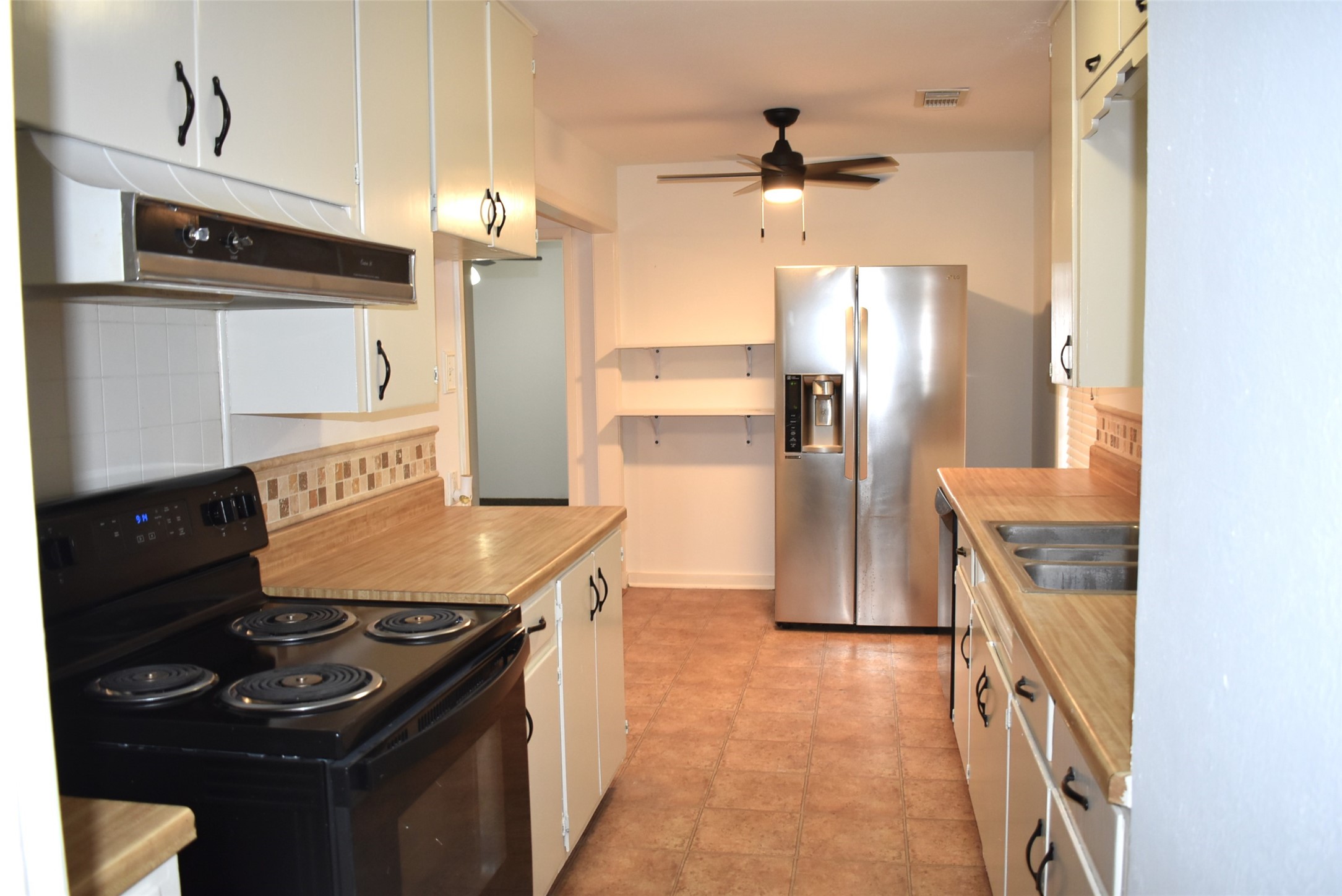 1006 Mac Drive Sweeny, TX 77480 - Photo 22 of 43 a kitchen with a stove and a refrigerator