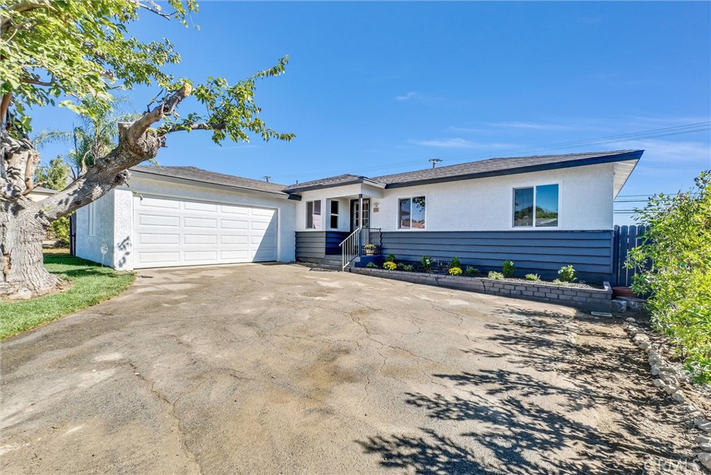 a wooden bench sitting in front of a house