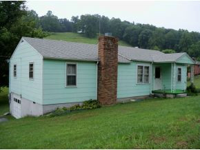 2557 Bob Little Road Elizabethton, TN 37643 - Photo 2 of 13 Front of Home