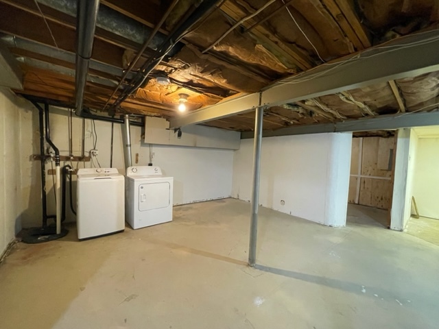 529 Jordan Way Bolingbrook, IL 60440 - Photo 21 of 23 a utility room with dryer and washer