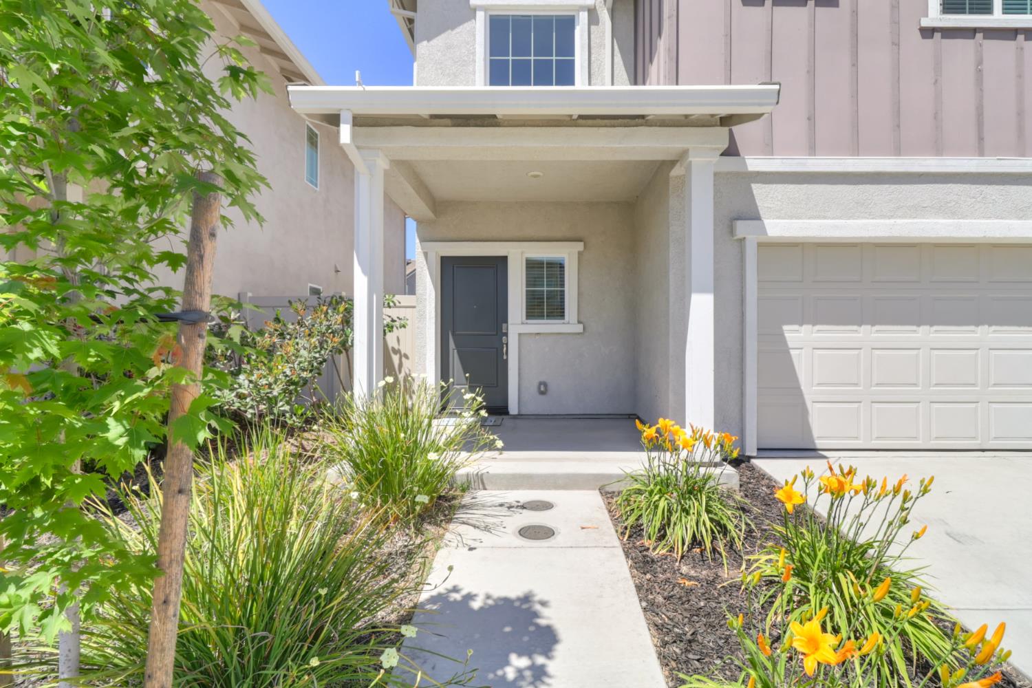 2887 Krone Way Antelope, CA 95843 - Photo 38 of 46 a front view of a house with a yard