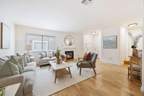 $749,888 | 49 North Parkwood Avenue, Unit 10, Pasadena, CA 91107
