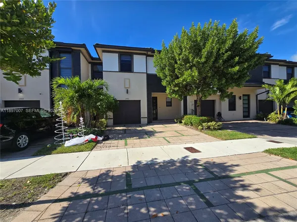 $555,000 | 15930 Northwest 91st Court, Miami Lakes, FL 33018