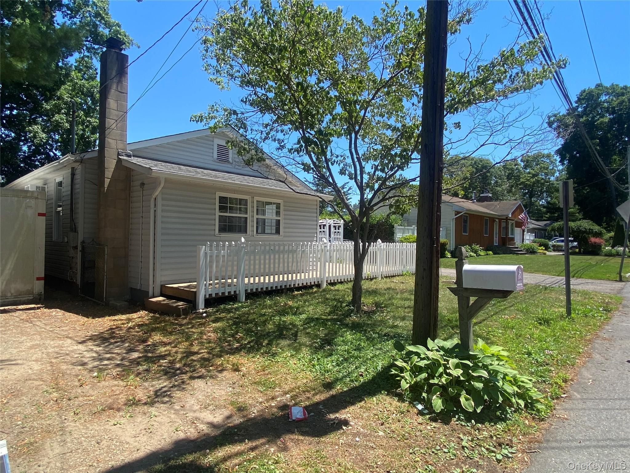 101 Rose Drive Ronkonkoma, NY 11779 - Photo 3 of 12