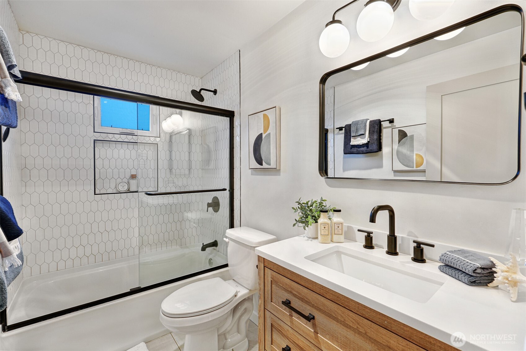 6346 26th Avenue Southwest Seattle, WA 98106 - Photo 12 of 28