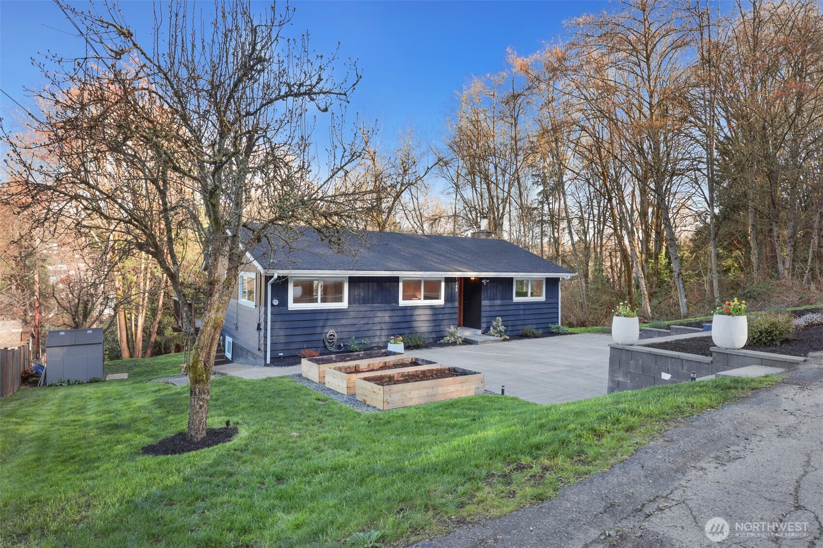 6346 26th Avenue Southwest Seattle, WA 98106 - Photo 2 of 28