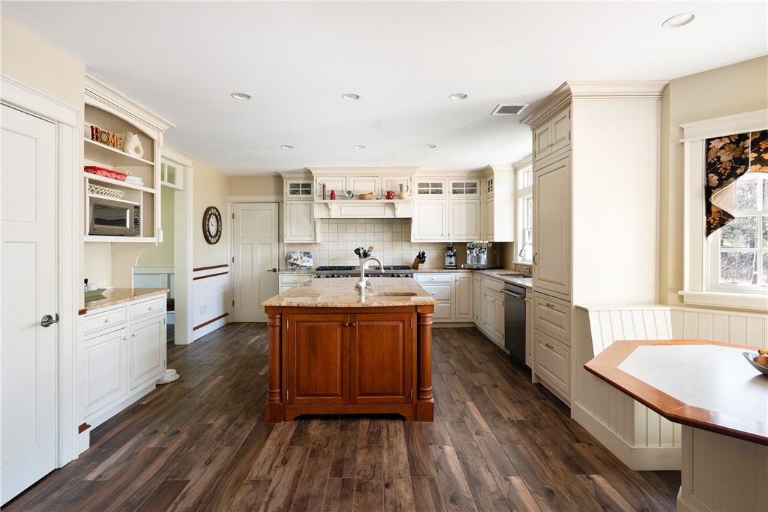 16 Hiscox Road Westerly, RI 02891 - Photo 15 of 41