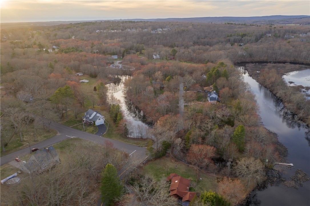16 Hiscox Road Westerly, RI 02891 - Photo 4 of 41