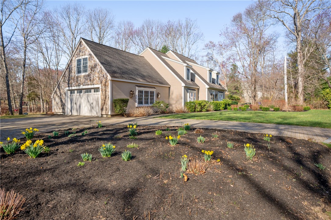 16 Hiscox Road Westerly, RI 02891 - Photo 9 of 41
