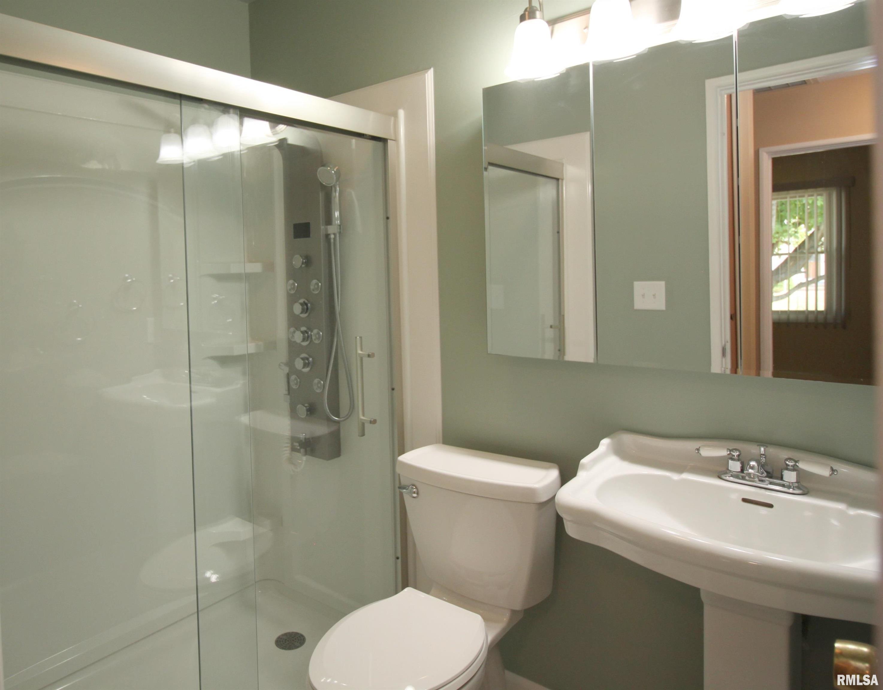 634 Westerfield Road Davenport, IA 52806 - Photo 13 of 24 Gallery Image 13