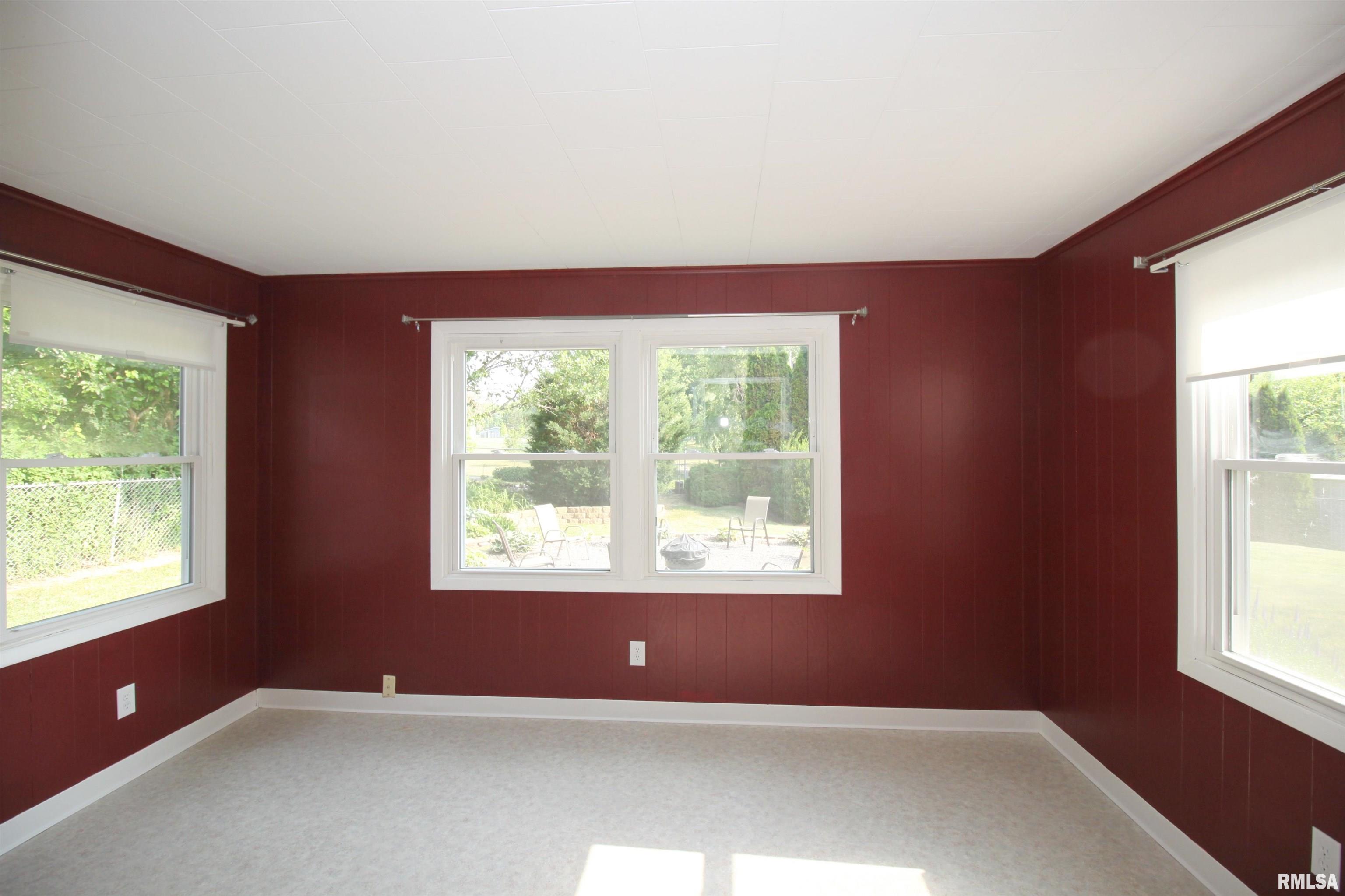 634 Westerfield Road Davenport, IA 52806 - Photo 17 of 24 Gallery Image 17
