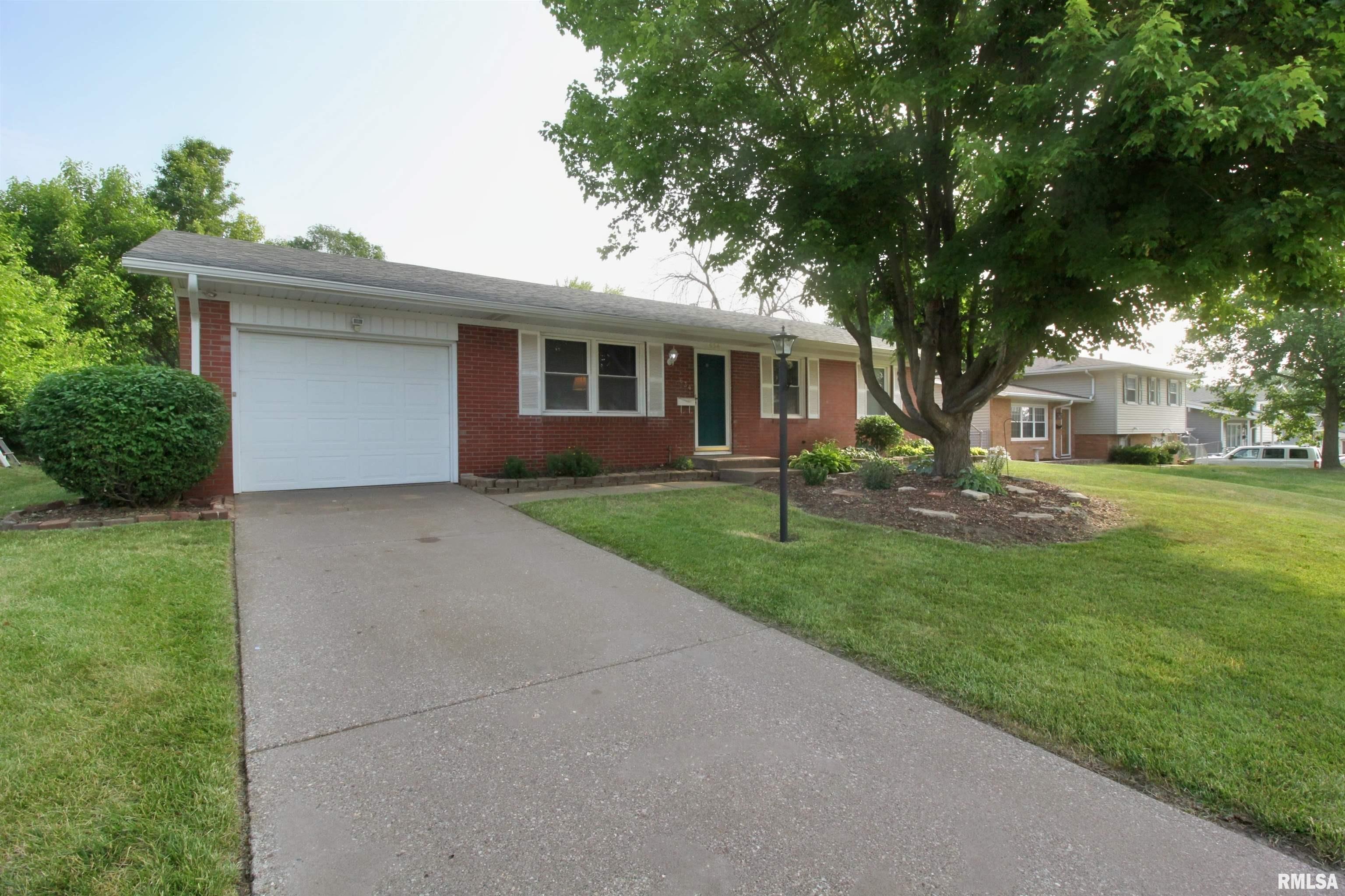 634 Westerfield Road Davenport, IA 52806 - Photo 3 of 24 Gallery Image 3