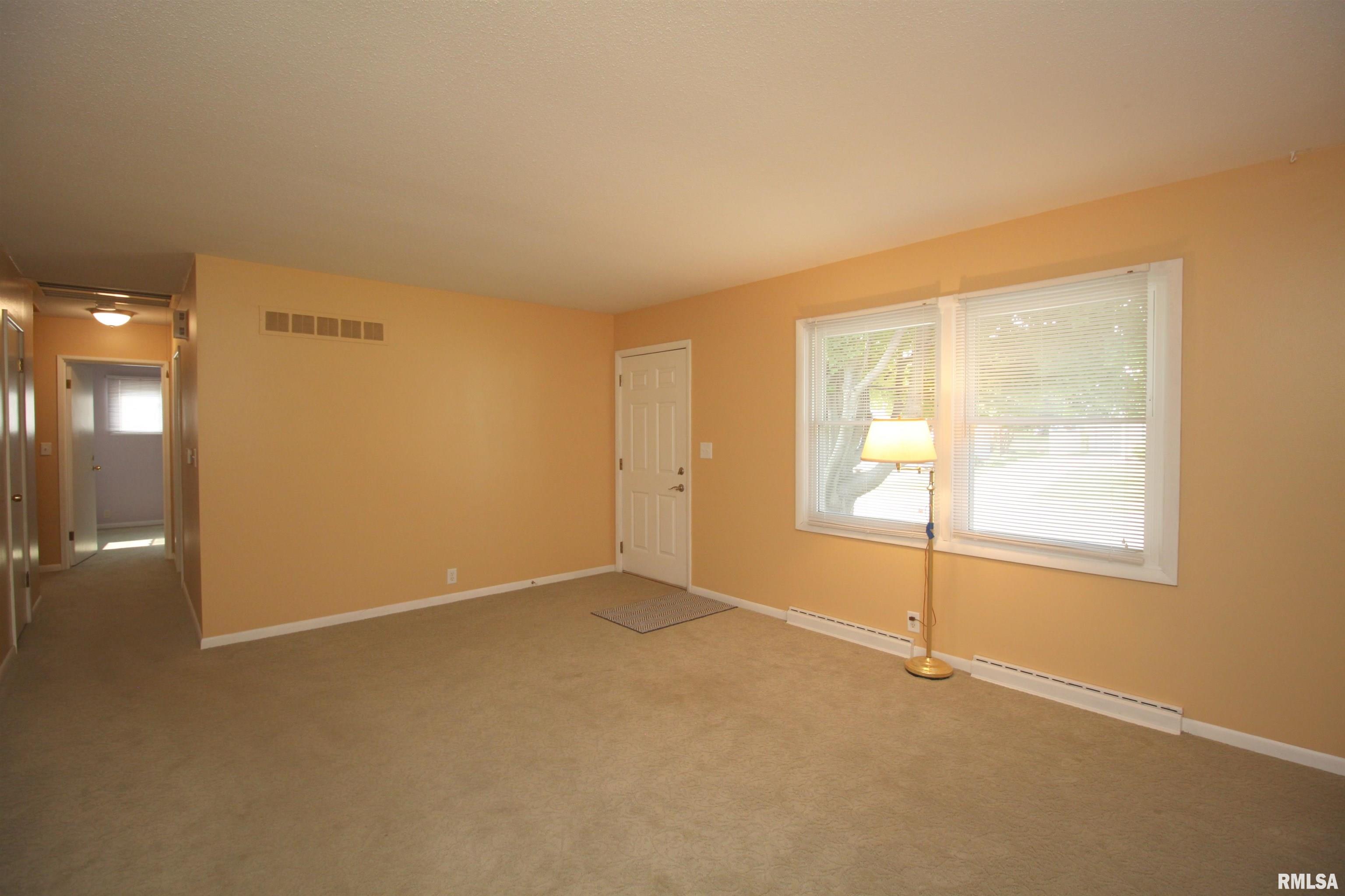 634 Westerfield Road Davenport, IA 52806 - Photo 4 of 24 Gallery Image 4