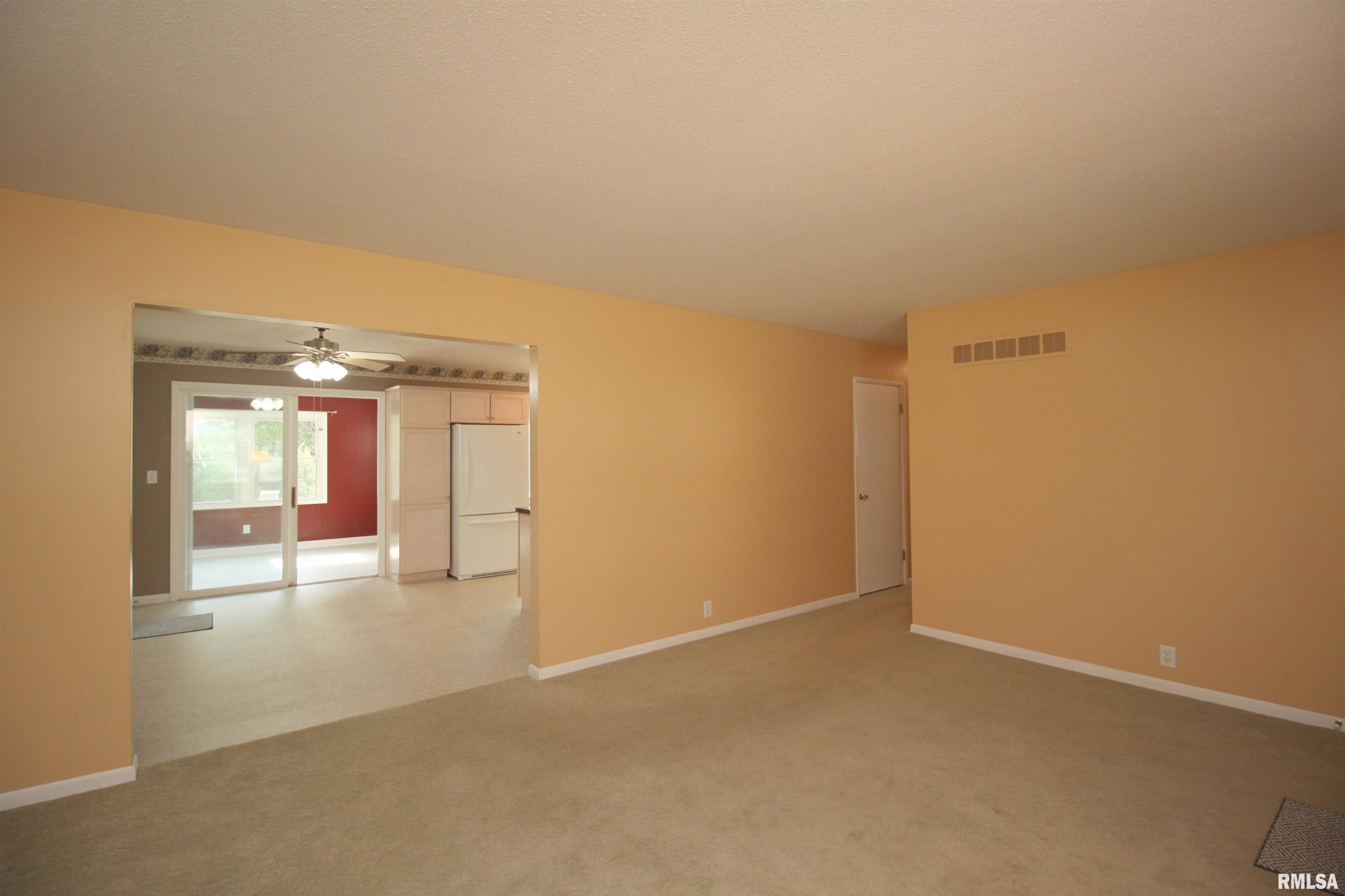 634 Westerfield Road Davenport, IA 52806 - Photo 5 of 24 Gallery Image 5