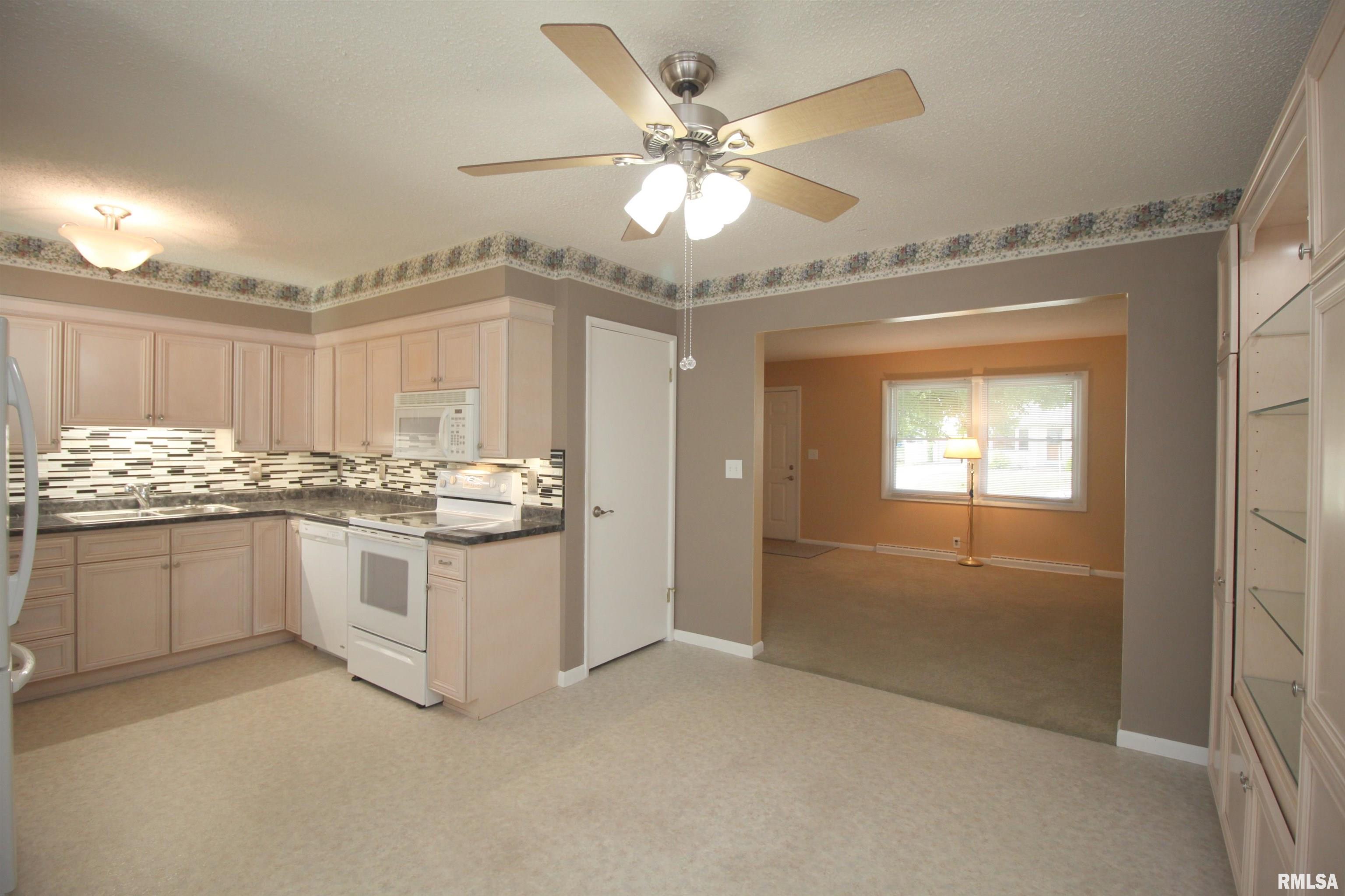 634 Westerfield Road Davenport, IA 52806 - Photo 6 of 24 Gallery Image 6
