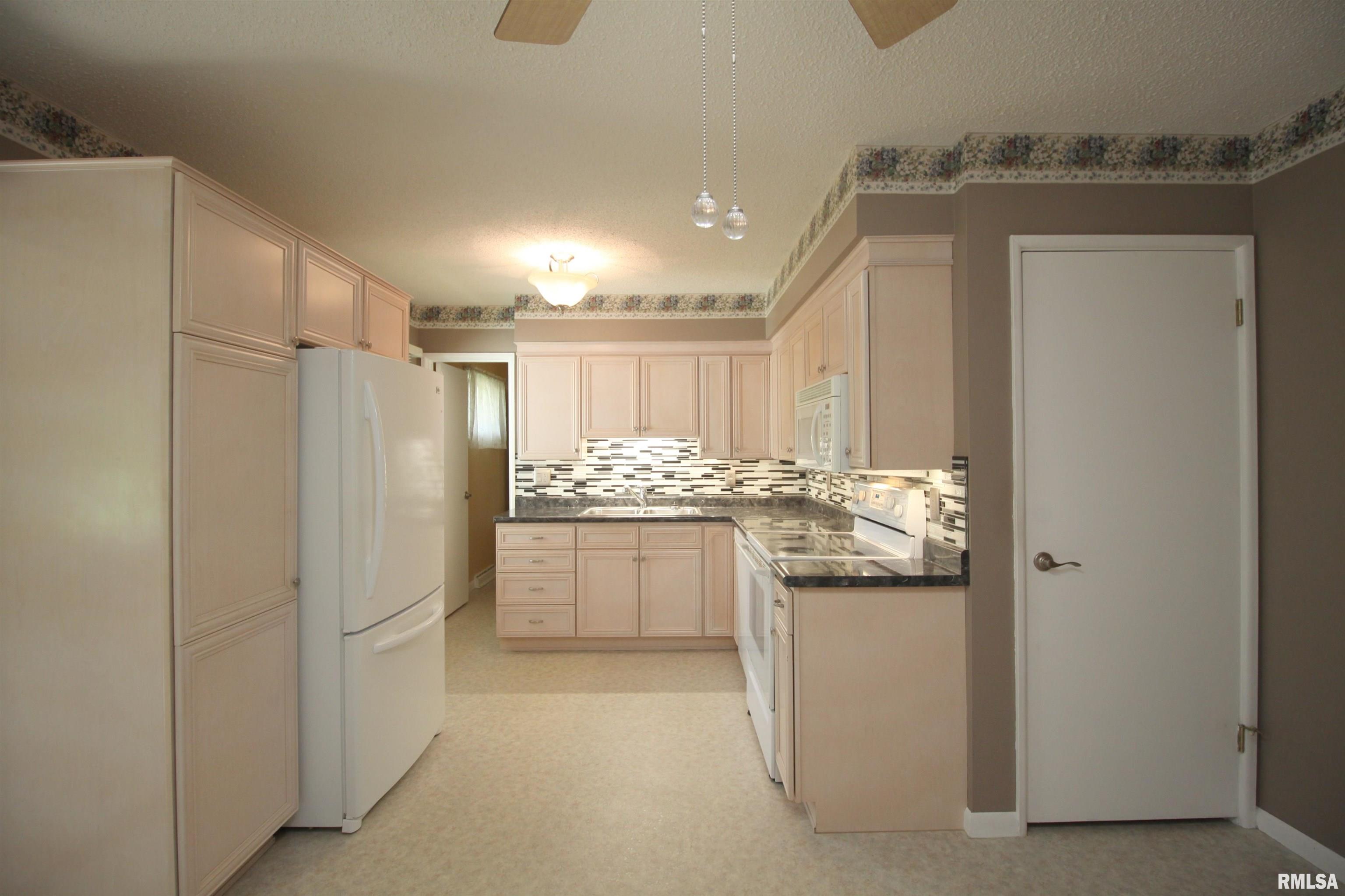 634 Westerfield Road Davenport, IA 52806 - Photo 8 of 24 Gallery Image 8
