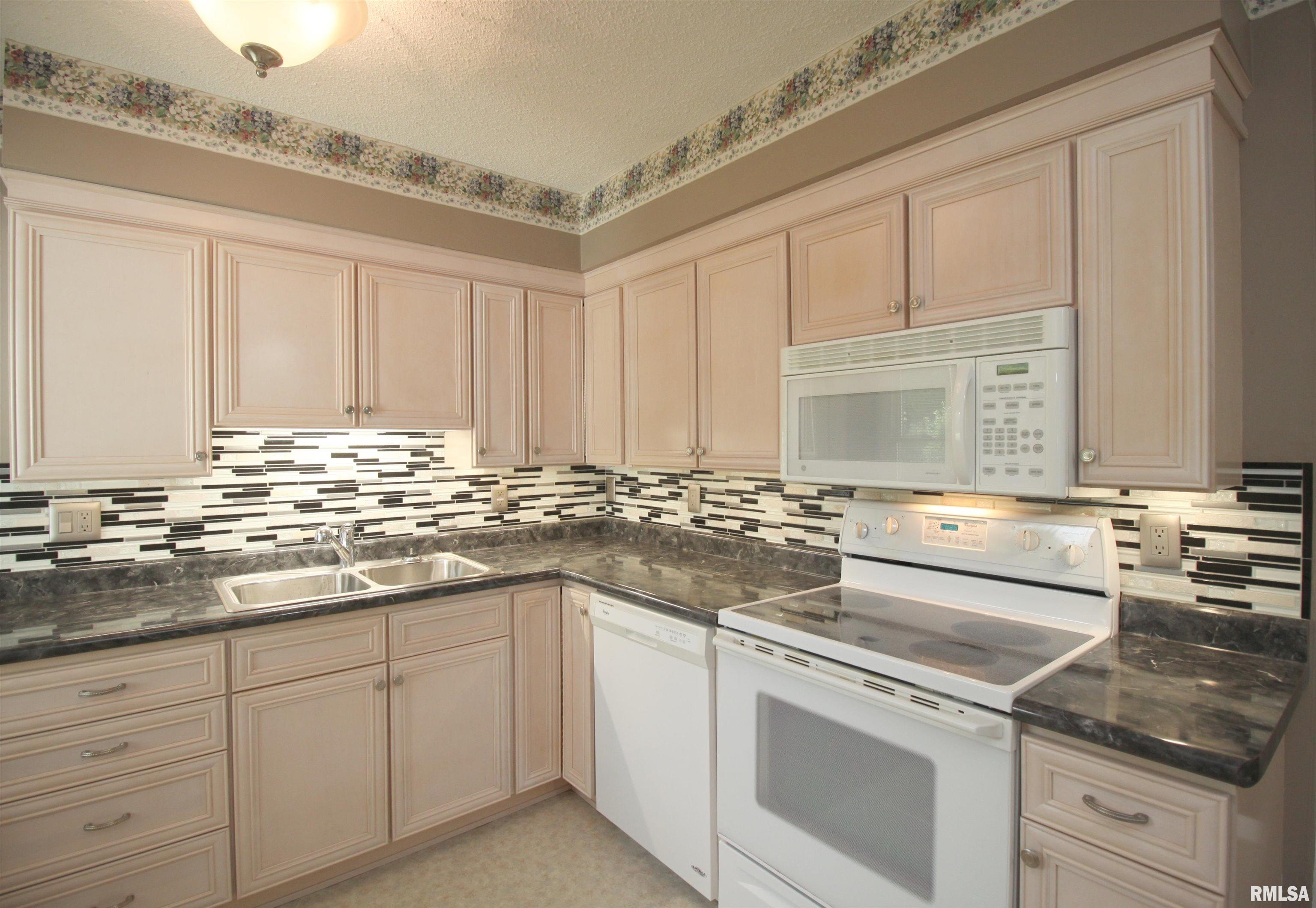 634 Westerfield Road Davenport, IA 52806 - Photo 9 of 24 Gallery Image 9
