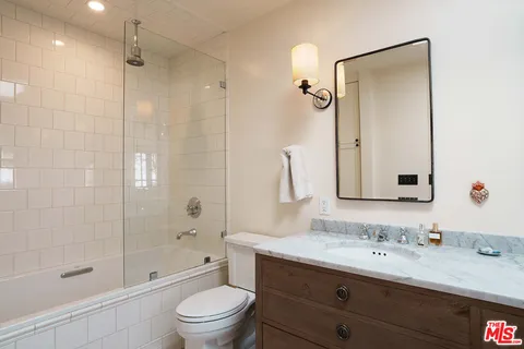$2,449,000 | 1060 Superba Avenue, Venice, CA 90291