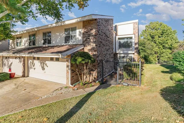 $2,895 | 2945 Country Pl Circle, Carrollton, TX 75006