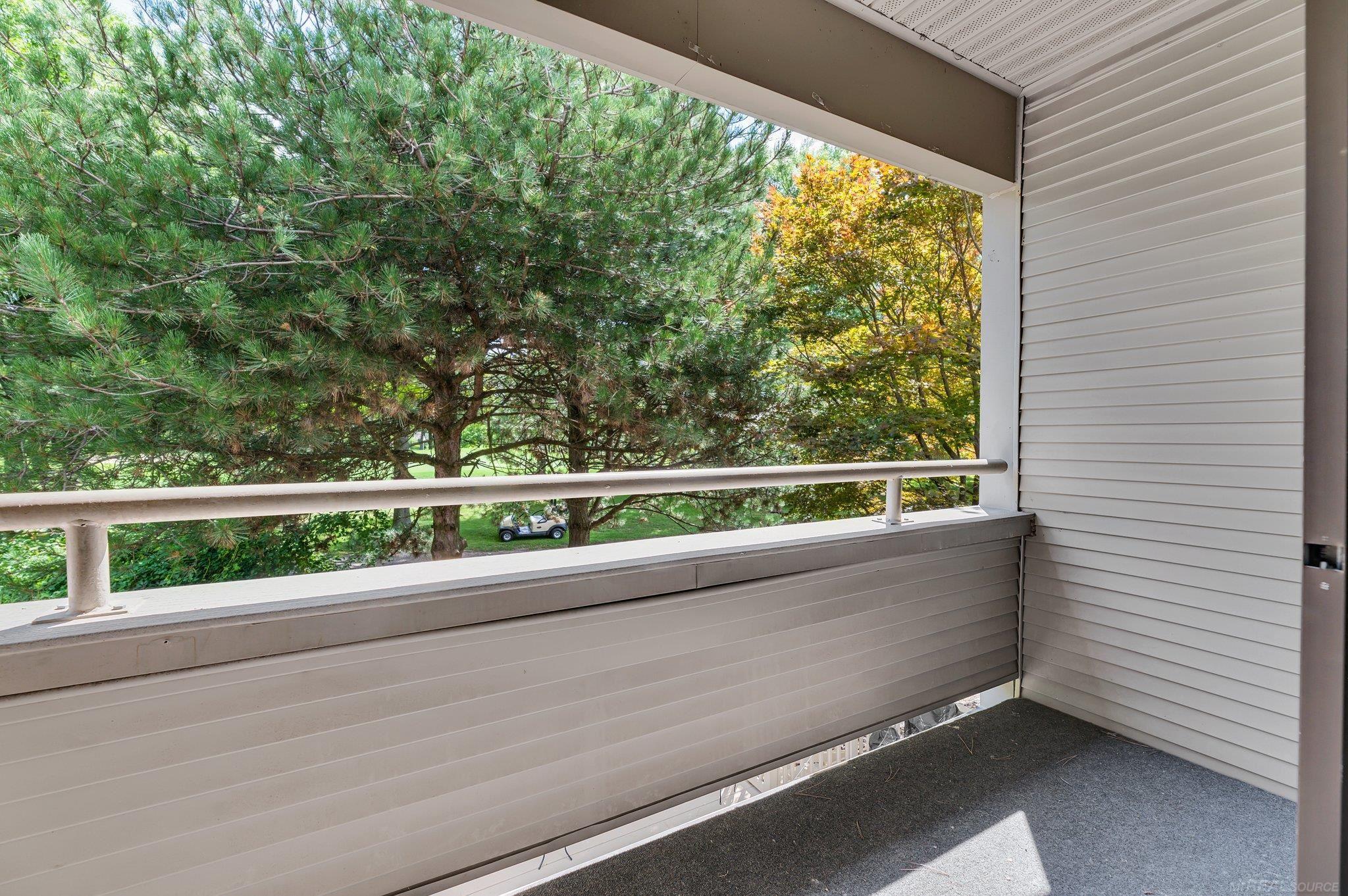 628 Ashley Circle East Rochester, MI 48307 - Photo 17 of 25 50149155-e80282be-1824-401b-b150-92f063dd51b3.JPG