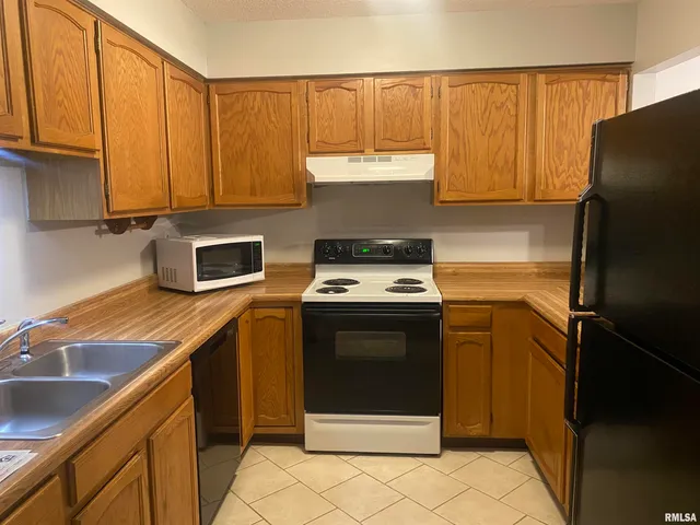 $1,095 | 3240 Parkwild Drive, Unit 1C, Bettendorf, IA 52722