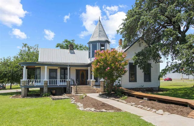 $465,000 | 106 Legion Drive, Llano, TX 78643