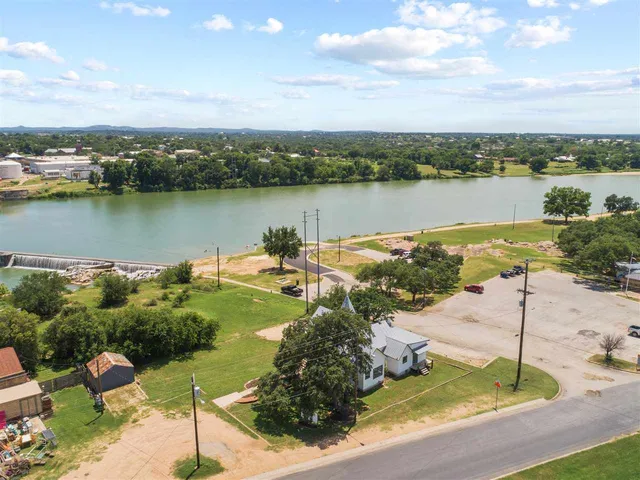 $465,000 | 106 Legion Drive, Llano, TX 78643