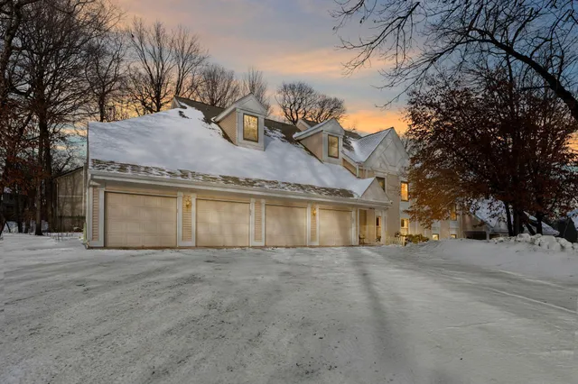 $235,000 | 15630 26th Avenue North, Unit B, Plymouth, MN 55447