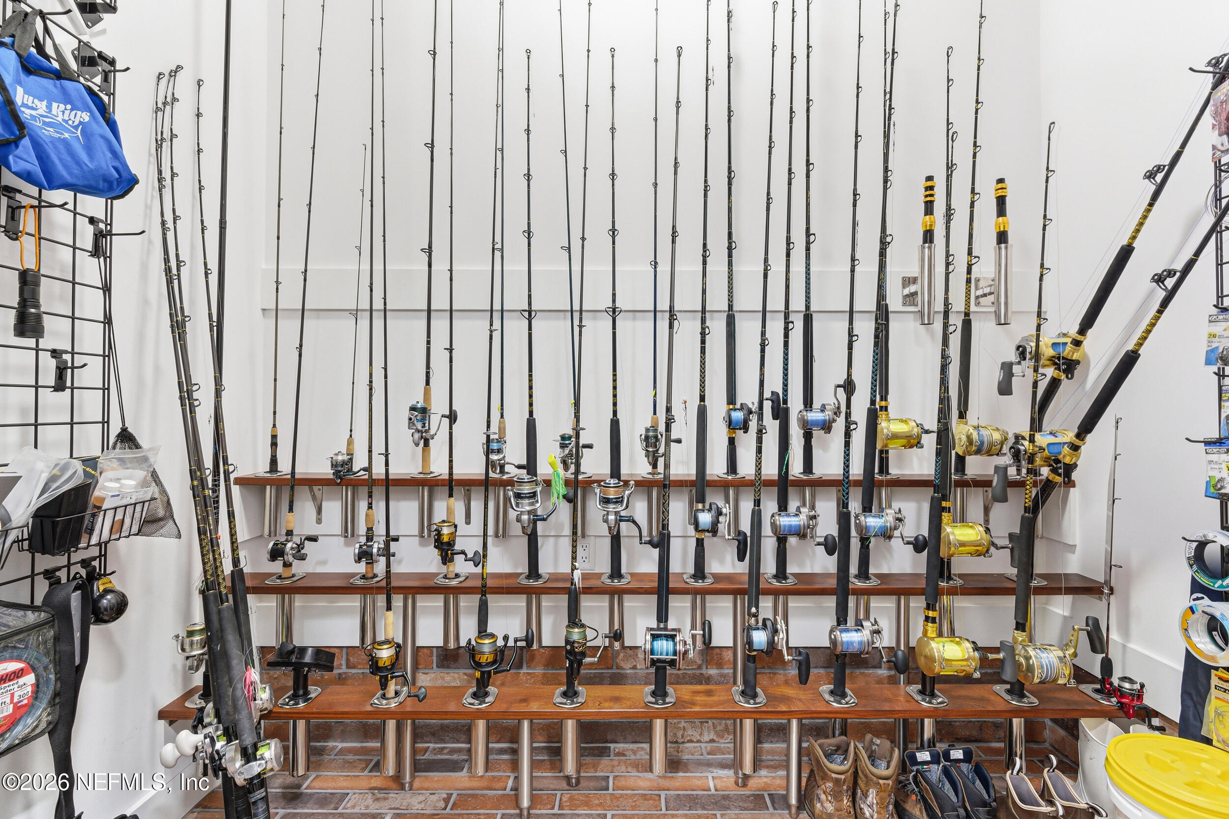294 Sandy Cove St. Johns, FL 32259 - Photo 33 of 49 a view of a chairs and table in a living room