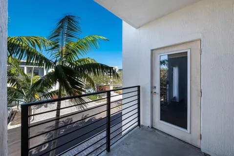 $499,900 | 4480 Northwest 8th Place, Plantation, FL 33317