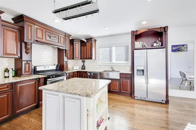 $4,850 | 229 North Myrtle Avenue, Elmhurst, IL 60126